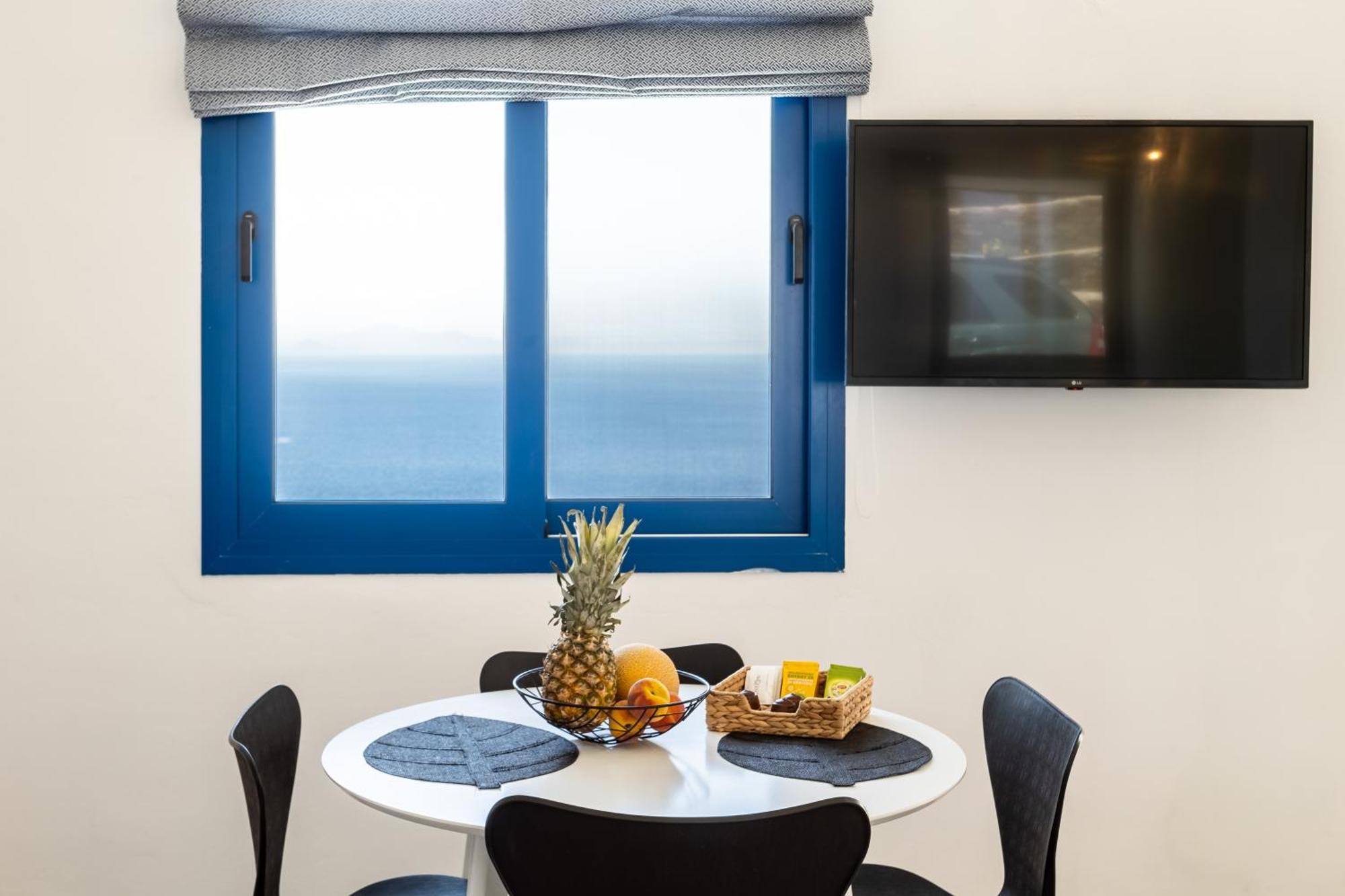 Villa Live In Blue - Kea's Myriad Shades