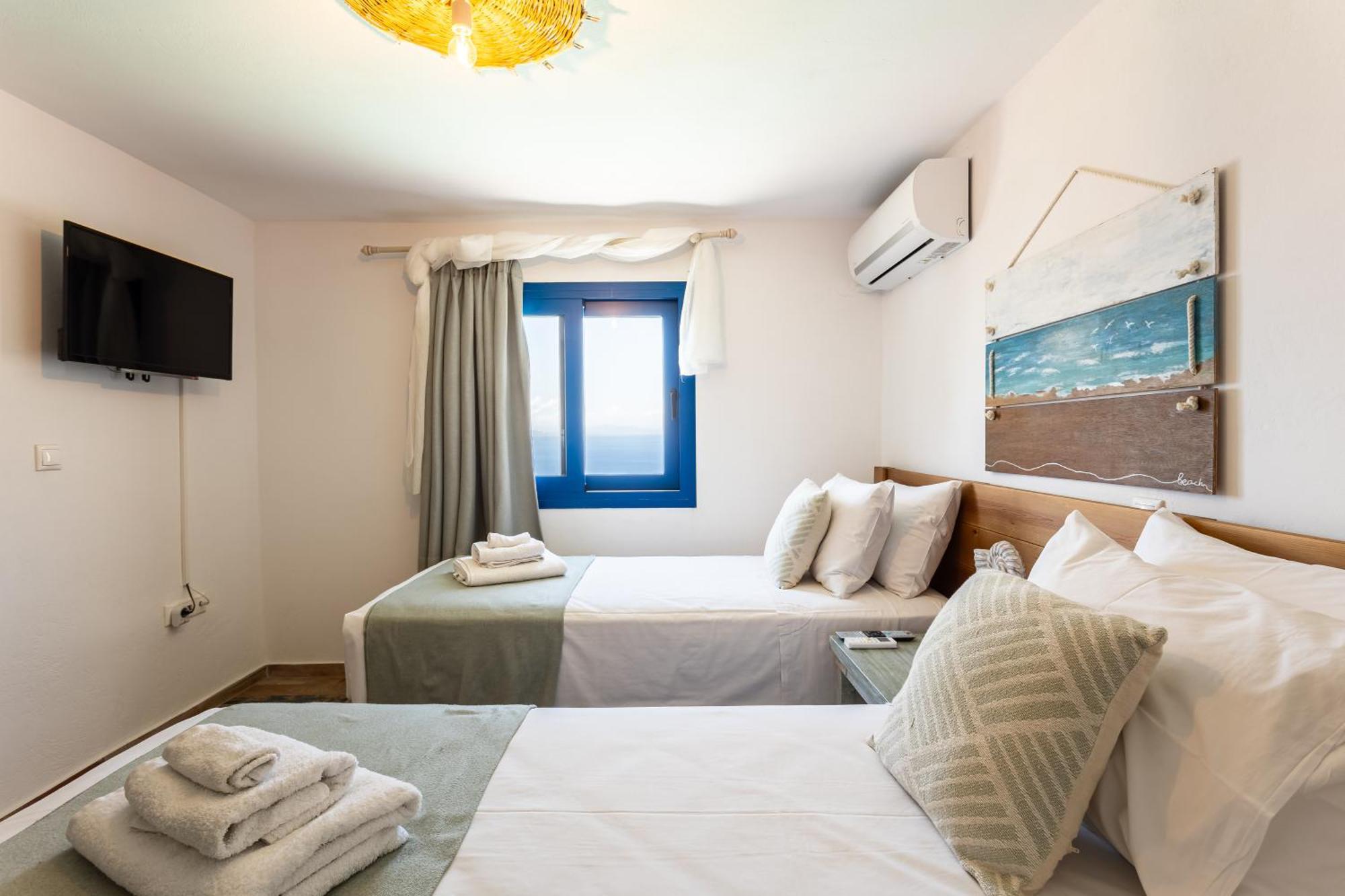 Live In Blue - Kea's Myriad Shades Villa Korissia (Kea)